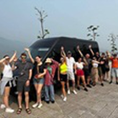Thuê Limousine DCar Hạng Thương Gia Solati 12 Chỗ Đời Mới