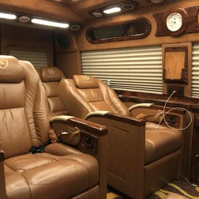 Thuê Xe Limousine Dcar President 9 Chỗ Cao Cấp