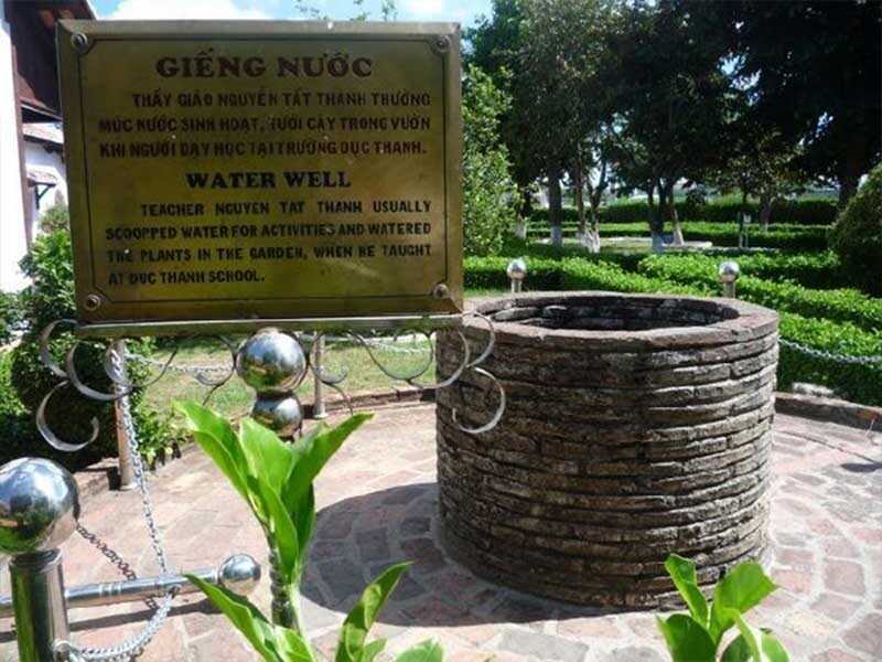 Giếng nước khuôn viên trường Dục Thanh