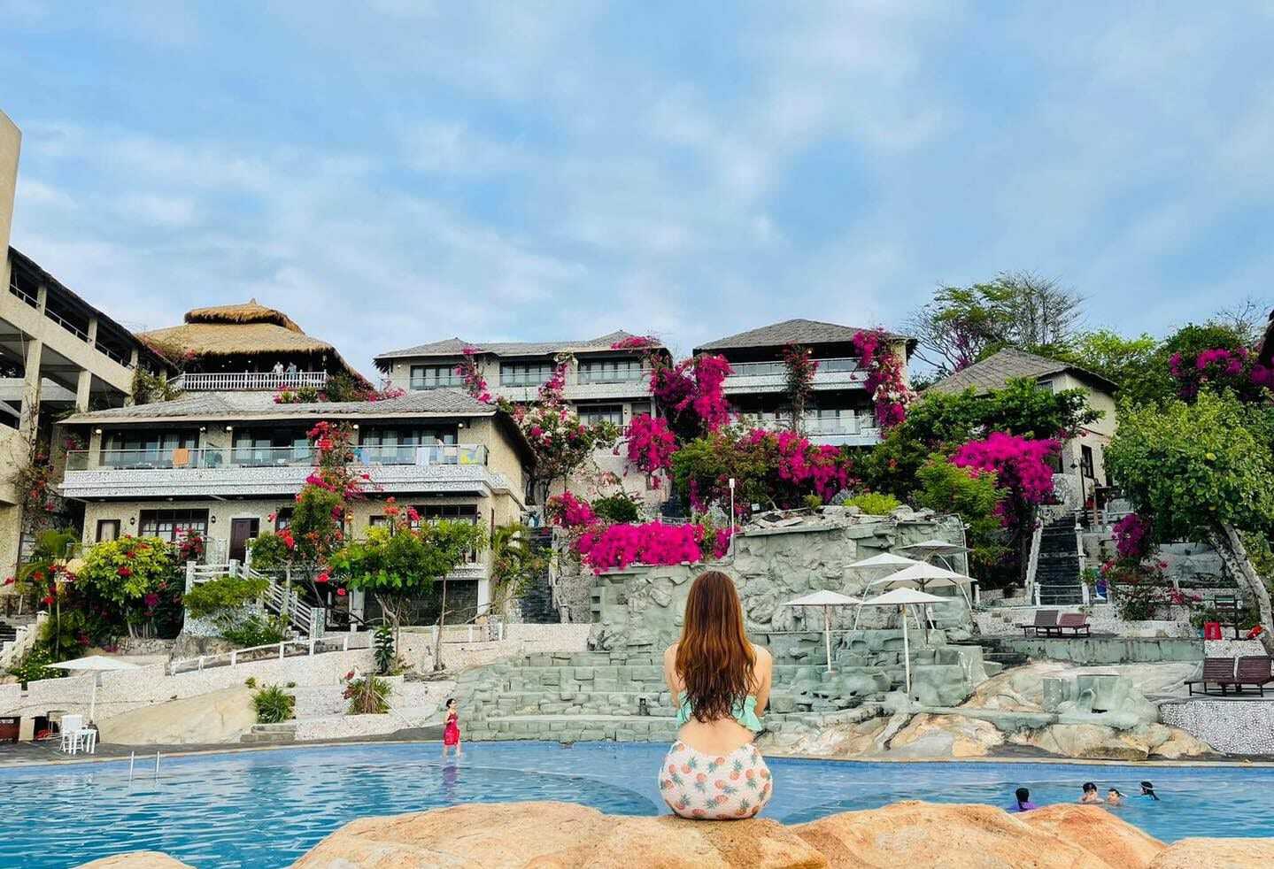 Xe 16 Chỗ Đi Rock Water Bay