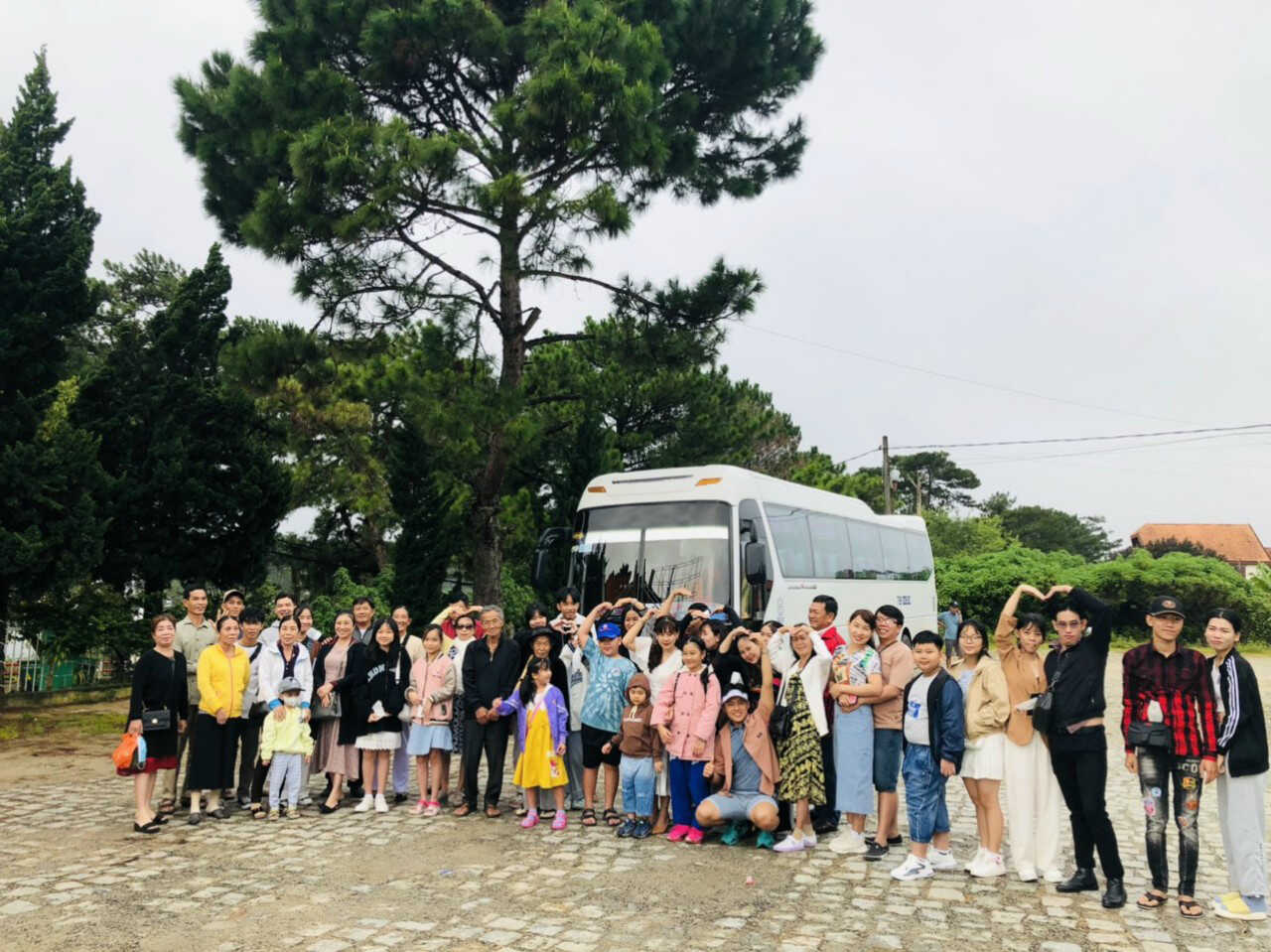 Cho thuê xe hợp đồng 45 chỗ đi du lịch Đà Lạt trọn gói giá rẻ