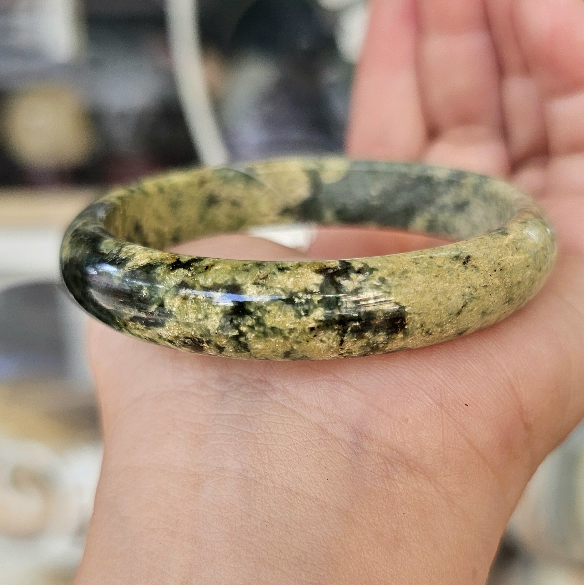 Vòng tay đá Serpentine Saigonistar  Vòng tay đá Serpentine Saigonistar