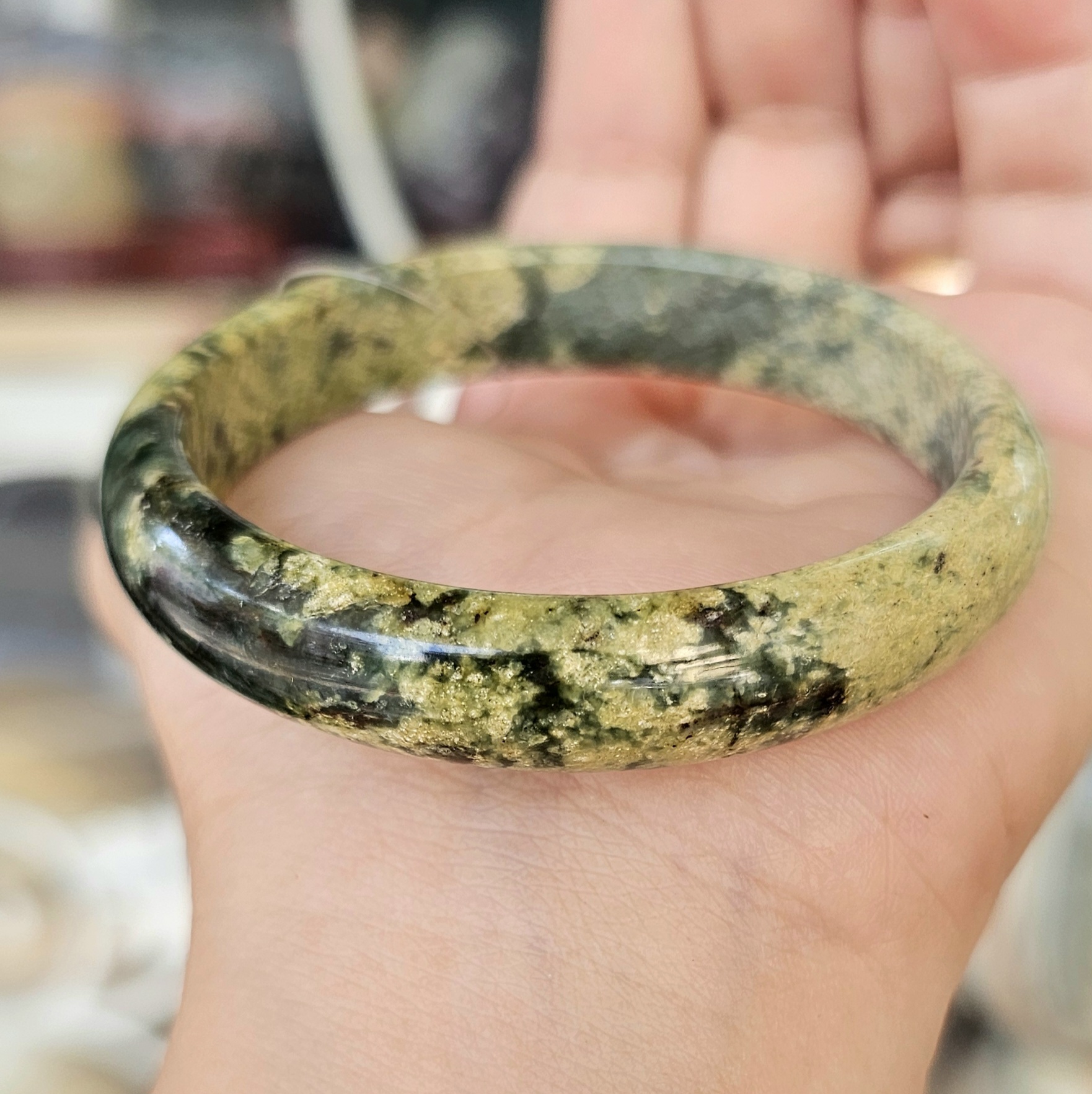 Vòng tay đá Serpentine Saigonistar  Vòng tay đá Serpentine Saigonistar