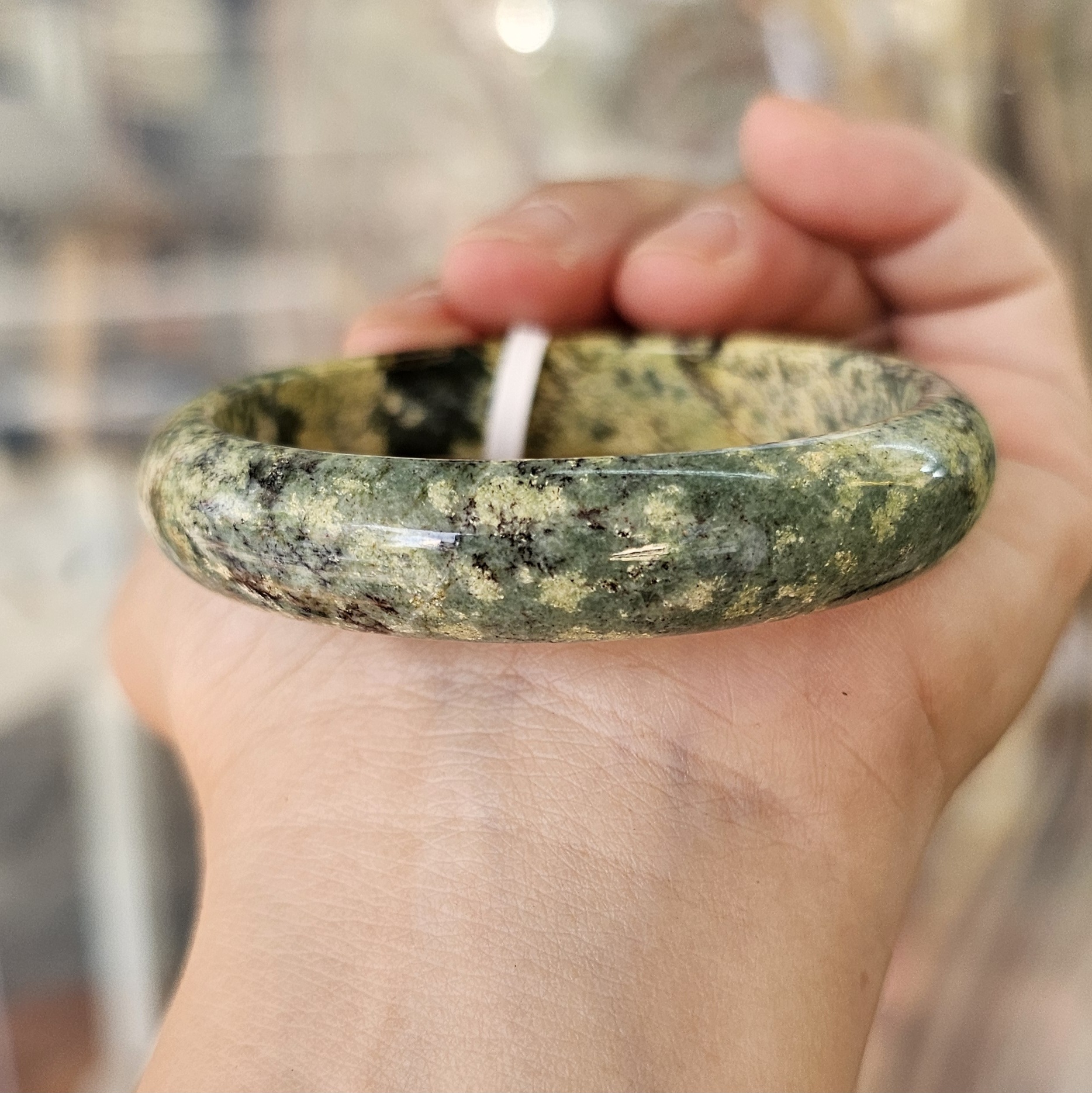 Vòng tay đá Serpentine Saigonistar  Vòng tay đá Serpentine Saigonistar