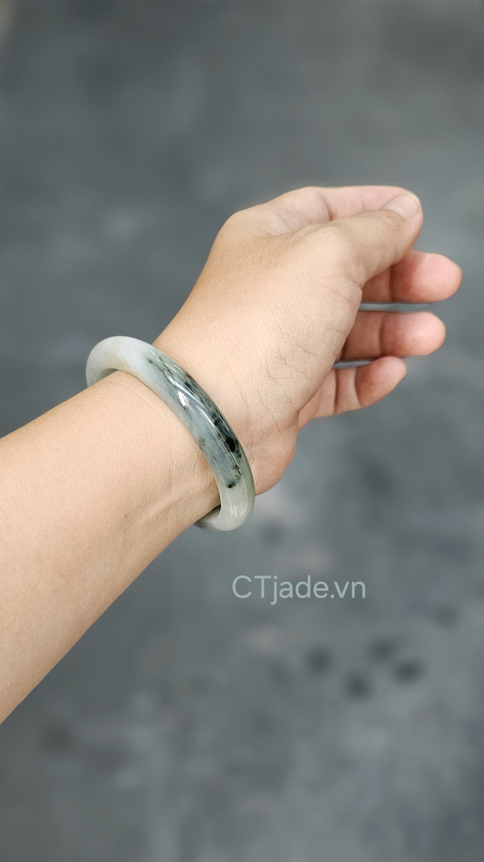 Vòng ngọc cẩm thạch thiên nhiên, trang sức phong thủy thịnh vượng Vòng ngọc cẩm thạch thiên nhiên, trang sức phong thủy thịnh vượng