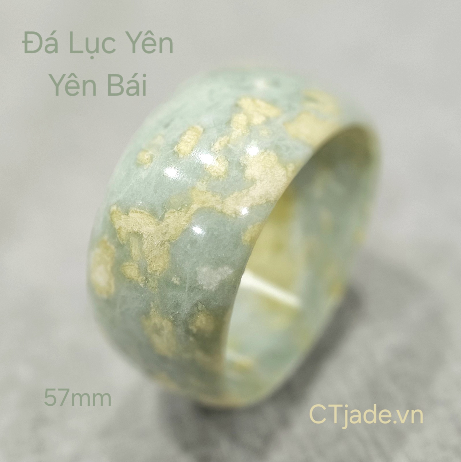 Chiếc vòng Serpentine này có tông sắc thuộc dòng hiếm tính mỹ thuật về gam sắc được đánh giá cao! Chiếc vòng Serpentine này có tông sắc thuộc dòng hiếm tính mỹ thuật về gam sắc được đánh giá cao!