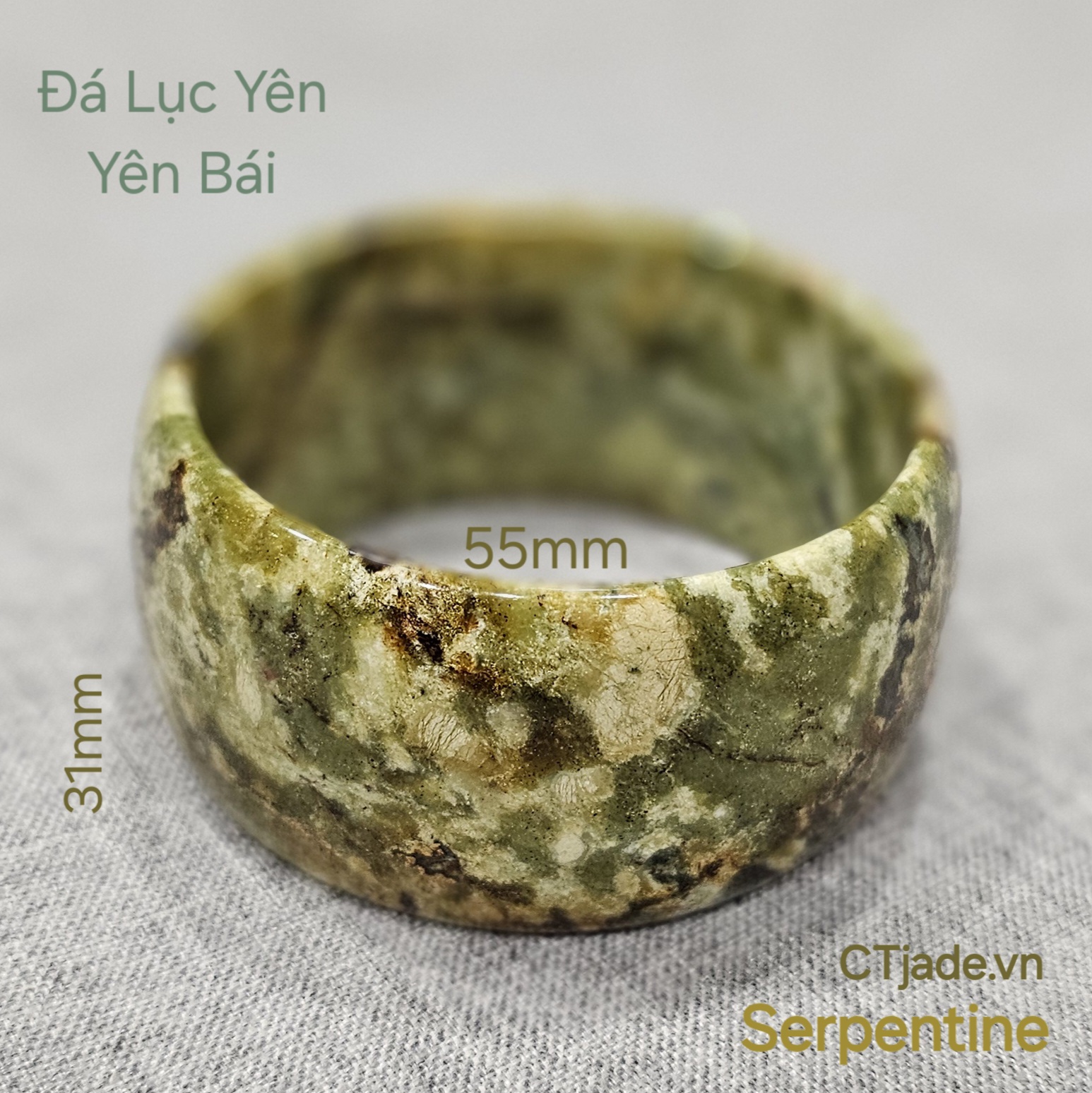 Vòng đá Serpentine này trông già cõi như Lão Thạch Gia, chất vô cùng và khá được lòng những nhà sưu tập! Vòng đá Serpentine này trông già cõi như Lão Thạch Gia, chất vô cùng và khá được lòng những nhà sưu tập!