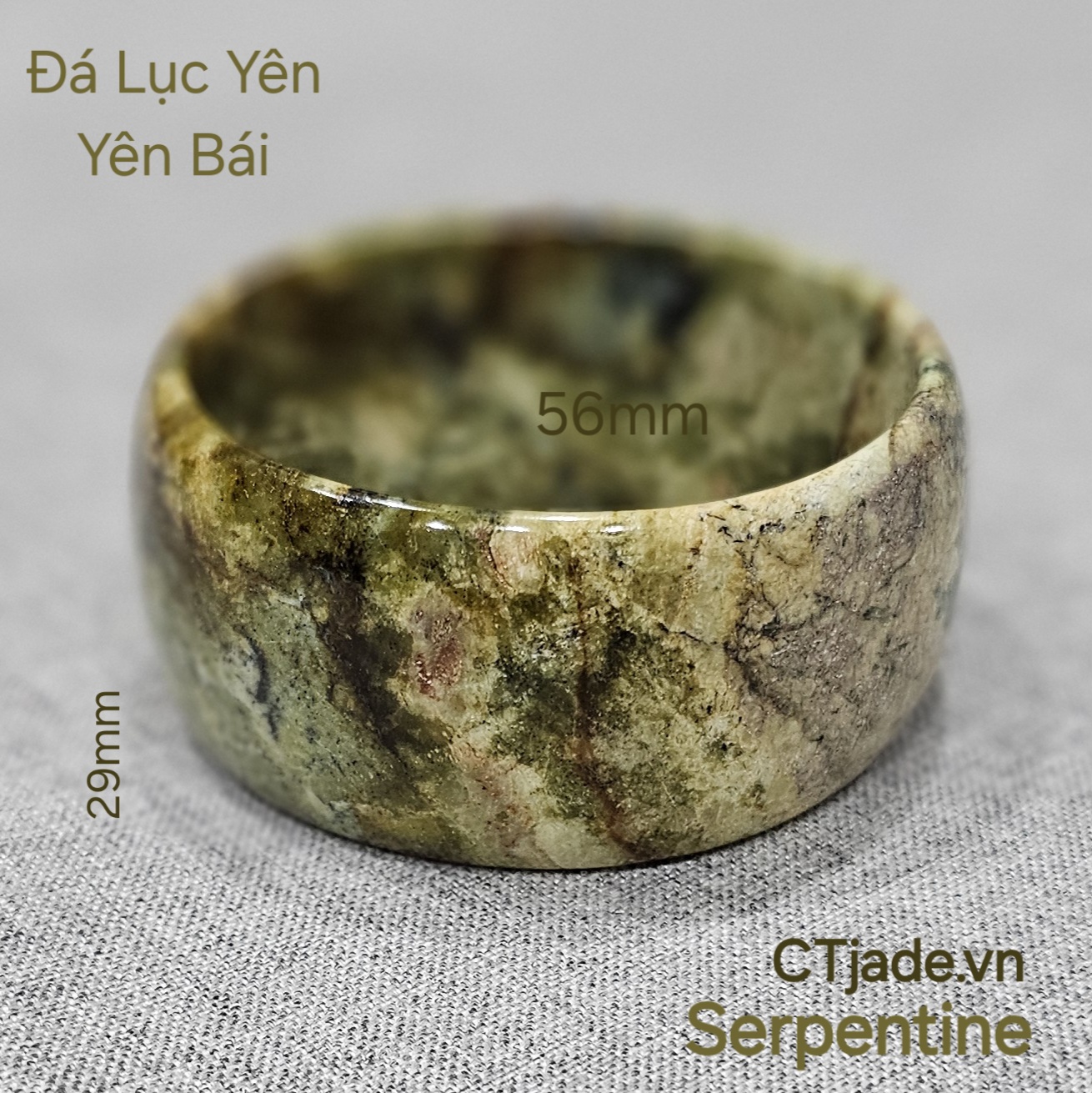 Vòng đá Serpentine này trông già cõi như Lão Thạch Gia, chất vô cùng và khá được lòng những nhà sưu tập! Vòng đá Serpentine này trông già cõi như Lão Thạch Gia, chất vô cùng và khá được lòng những nhà sưu tập!