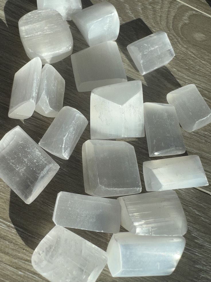 Đá Selenite phù hợp cho mệnh Kim Đá Selenite phù hợp cho mệnh Kim