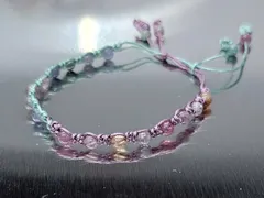 Bạn có thích những chiếc vòng thắt dây handmade phối hạt đá thiên nhiên nhỏ không, rất thú vị và trẻ trung năng động nữa!