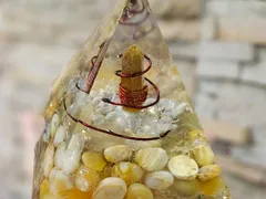 Tác dụng năng lượng của kim tự tháp sinh năng orgonite.