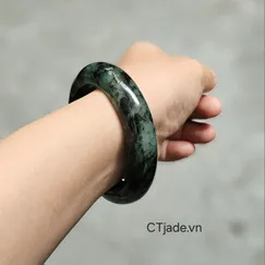 2406281 Vòng ngọc cẩm thạch thiên nhiên, 55mm, trang sức đá phong thủy thịnh vượng CTjade, trang sức thương hiệu Việt Nam.