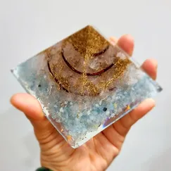 Mẫu 2211069 Orgonite Kim tự tháp phong thủy, kim tự tháp năng lượng Crystal Light | CTjade