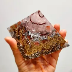 Mẫu 2211070 Orgonite Kim tự tháp phong thủy, kim tự tháp năng lượng Crystal Light | CTjade