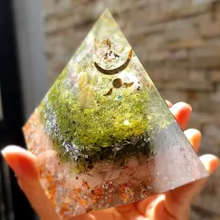 Mẫu 2211073 Orgonite Kim tự tháp phong thủy, kim tự tháp năng lượng Crystal Light | CTjade