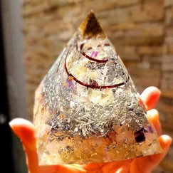 Mẫu 2211077 Orgonite Kim tự tháp phong thủy 7cm kim tự tháp năng lượng Crystal Light | CTjade