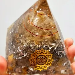 Mẫu 2211079 Orgonite Kim tự tháp phong thủy 7cm, kim tự tháp năng lượng Crystal Light | CTjade