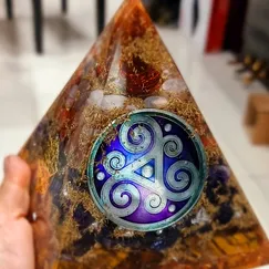 Mẫu 2211088 Orgonite Kim tự tháp phong thủy 12cm, kim tự tháp năng lượng Crystal Light | CTjade