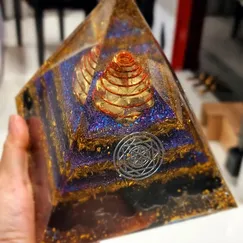 Mẫu 2211085 Orgonite Kim tự tháp phong thủy, kim tự tháp năng lượng Crystal Light | CTjade