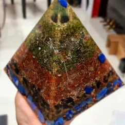 Mẫu 2211083 Orgonite Kim tự tháp phong thủy 13cm, kim tự tháp năng lượng Crystal Light | CTjade