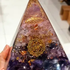 Mẫu 2211089 Orgonite Kim tự tháp phong thủy 10cm, kim tự tháp năng lượng Crystal Light | CTjade