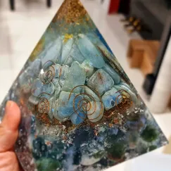 Mẫu 2211084 Orgonite Kim tự tháp phong thủy, kim tự tháp năng lượng Crystal Light | CTjade