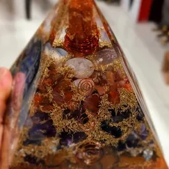 Mẫu 2211093 Orgonite Kim tự tháp phong thủy 15cm, kim tự tháp năng lượng Crystal Light | CTjade