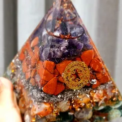 Mẫu 2211090 Orgonite Kim tự tháp phong thủy 10cm, kim tự tháp năng lượng Crystal Light | CTjade