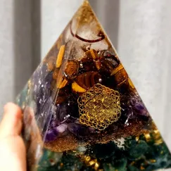 Mẫu 2211091 Orgonite Kim tự tháp phong thủy 10cm, kim tự tháp năng lượng Crystal Light | CTjade