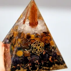 Mẫu 2211098 Orgonite Kim tự tháp phong thủy 10cm, kim tự tháp năng lượng Crystal Light | CTjade