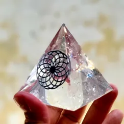 Mẫu P2105110 | Kim tự tháp mỹ thuật đá Thạch Anh hồng thiên nhiên