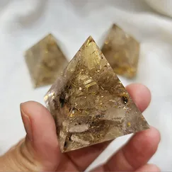 Mẫu K2307133 Kim tự tháp sinh năng orgonite đổ đá thạch anh tóc vàng, Crystal Light