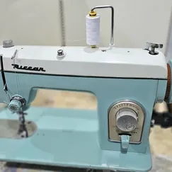 Sưu tầm máy may Ricca cổ điển khỏe bền đẹp tại lớp may Tara, Bảo hành 1 đổi 1 đến 24 tháng.
