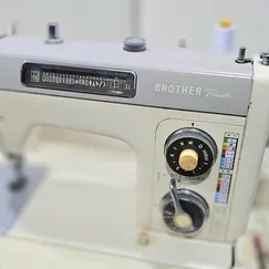 Sưu tầm máy may Brother cổ điển khỏe bền đẹp tại lớp may Tara, Bảo hành 1 đổi 1 đến 24 tháng.  (1)