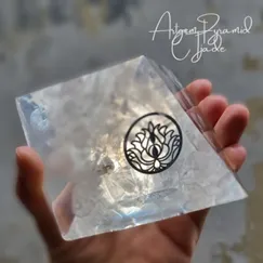 P2107026 Kim tự tháp Giza năng lượng phong thủy hình học thiêng CTjade | Tinh thể đá thạch anh trắng thiên nhiên |