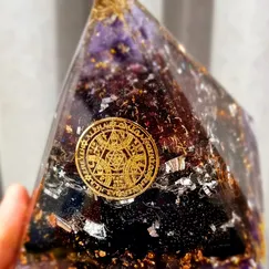 Mẫu 2211095 Orgonite Kim tự tháp phong thủy 10cm, kim tự tháp năng lượng Crystal Light | CTjade