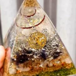 Mẫu 2211102 Orgonite Kim tự tháp phong thủy 13cm, kim tự tháp năng lượng Crystal Light | CTjade