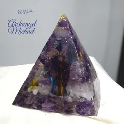 Mẫu H2004239 Kim Tự Tháp đá thạch anh tím  Archangel Michael Crystal Light