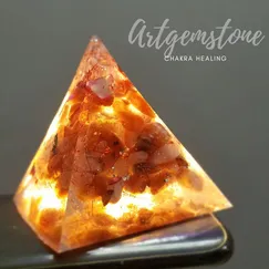 Mẫu số 2004011 Kim Tự Tháp Đá Mã Não Agate Crystal Light