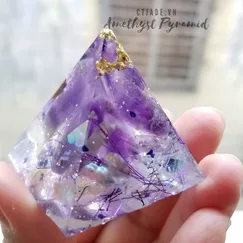 Mẫu số 2004038 Kim Tự Tháp Đá Thạch Anh Tím Crystal Light