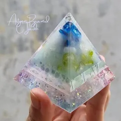 Mẫu P2107067 | Kim tự tháp mỹ thuật Crystal Light