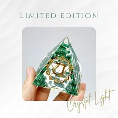 Mẫu P2110114 Kim tự tháp năng lượng phong thủy hình học thiêng Crystal Light, luân xa 4, đá  Malachite thiên nhiên