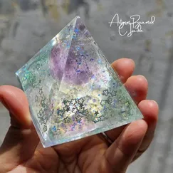 Mẫu P2107065 | Kim tự tháp mỹ thuật đá Thạch Anh thiên nhiên Crystal Light