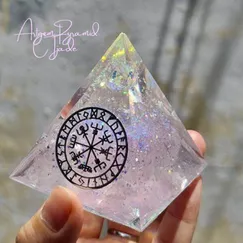Mẫu P2107066 | Kim tự tháp mỹ thuật đá Thạch Anh thiên nhiên Crystal Light