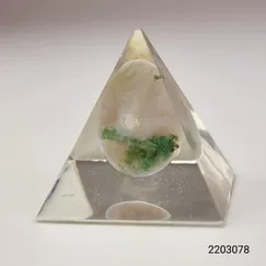 2203078 Kim tự tháp mỹ thuật đá thiên nhiên Artgem 3.5cm, đá năng lượng, phiên bản giới hạn, sản phẩm đóng góp 20% giá bán về quỹ thiền kim tự tháp PSSM, hoàn Voucher 10% cho thành viên công đồng thiền Minh Tâm