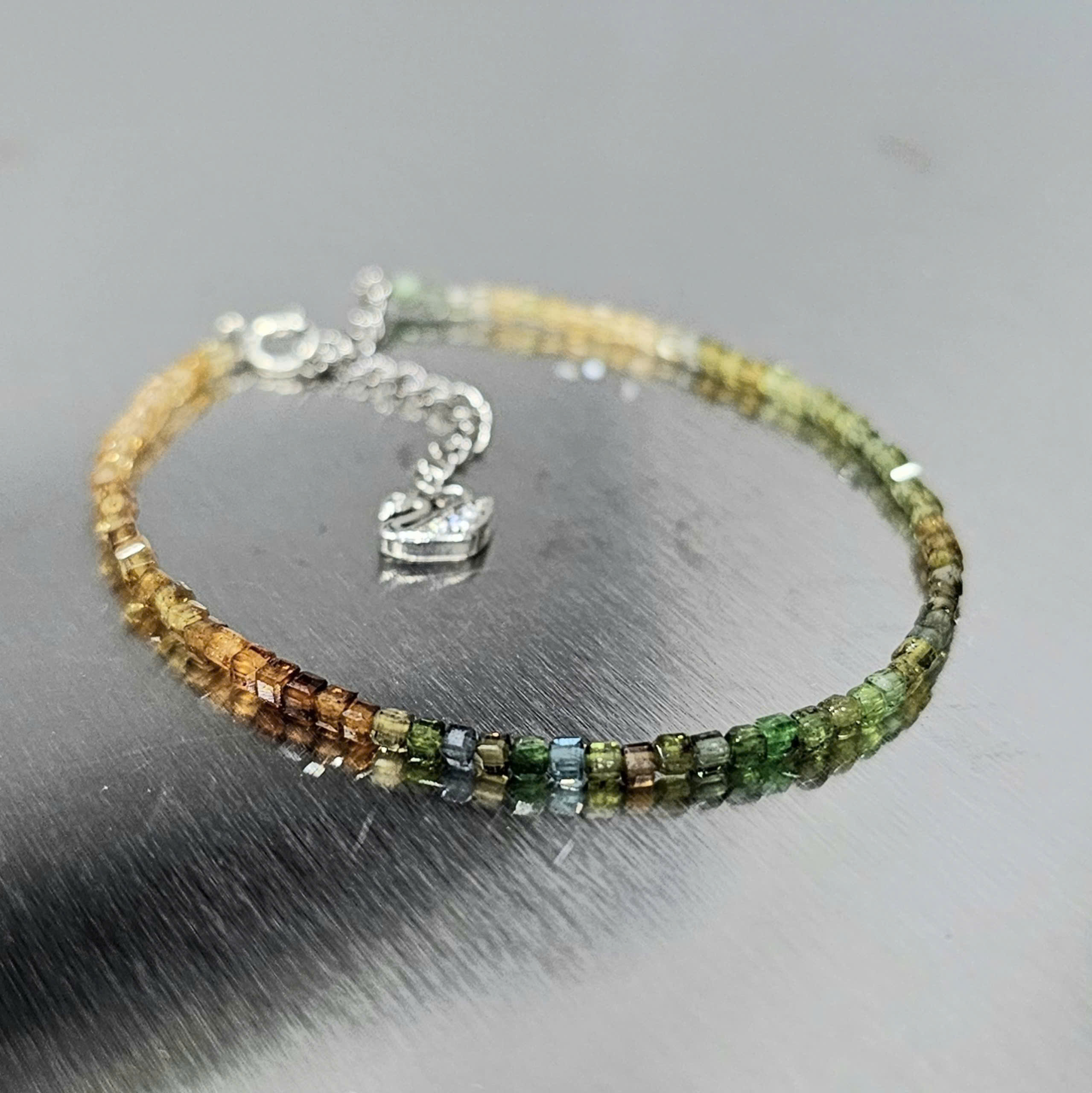 Vòng đá Tourmaline thiên nhiên cao cấp tại CTjade Vòng đá Tourmaline thiên nhiên cao cấp tại CTjade