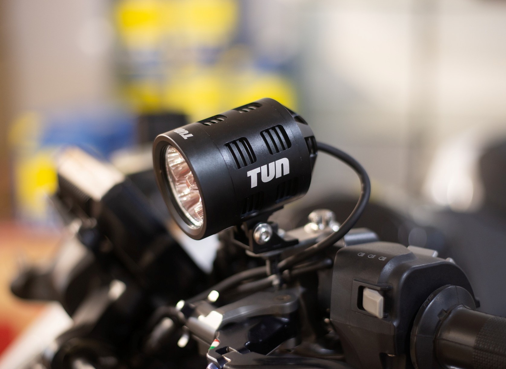 ĐÈN TRỢ SÁNG LED TUN R4 ĐÈN TRỢ SÁNG LED TUN R4