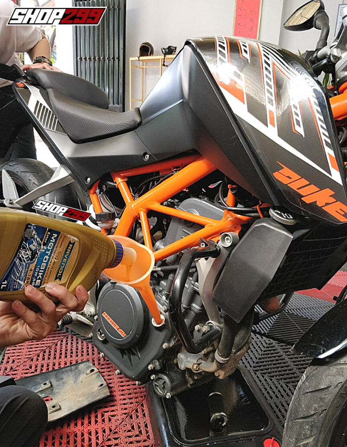 NHỚT RAVENOL 4T ESTER 10W50 (100% TỔNG HỢP) - 1L NHỚT RAVENOL 4T ESTER 10W50 (100% TỔNG HỢP) - 1L