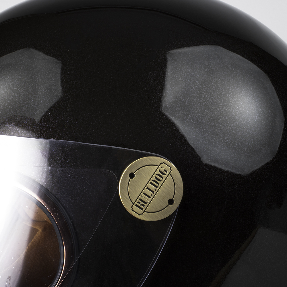 Nút bấm và tag thương hiệu của Mũ Fullface Bulldog Clasico Carbon Medusa Nút bấm và tag thương hiệu của Mũ Fullface Bulldog Clasico Carbon Medusa