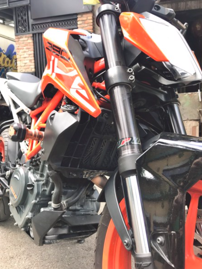 CHE KÉT NƯỚC TALISMAN CHO KTM DUKE 390 CHE KÉT NƯỚC TALISMAN CHO KTM DUKE 390